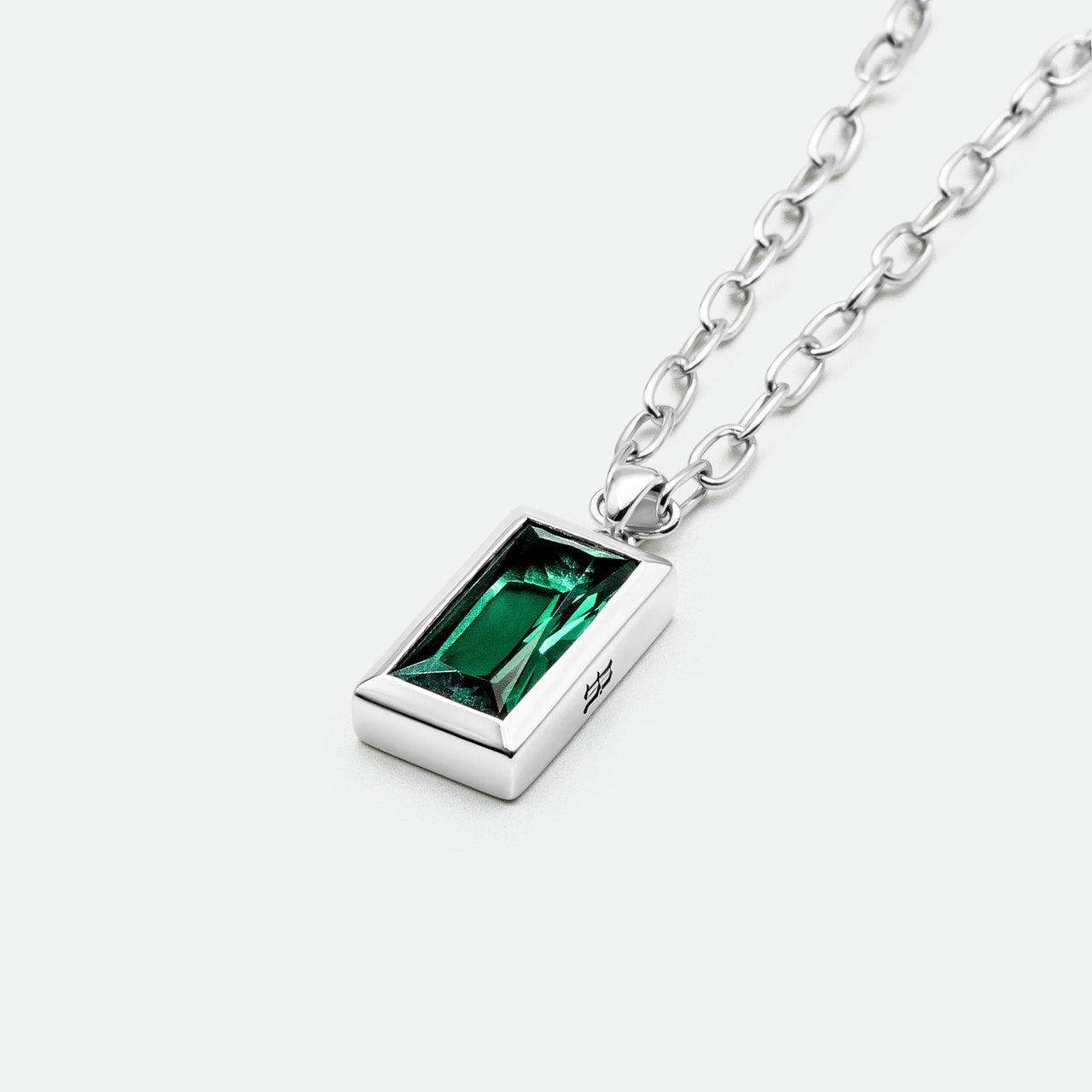 Sona Pendant | Emerald