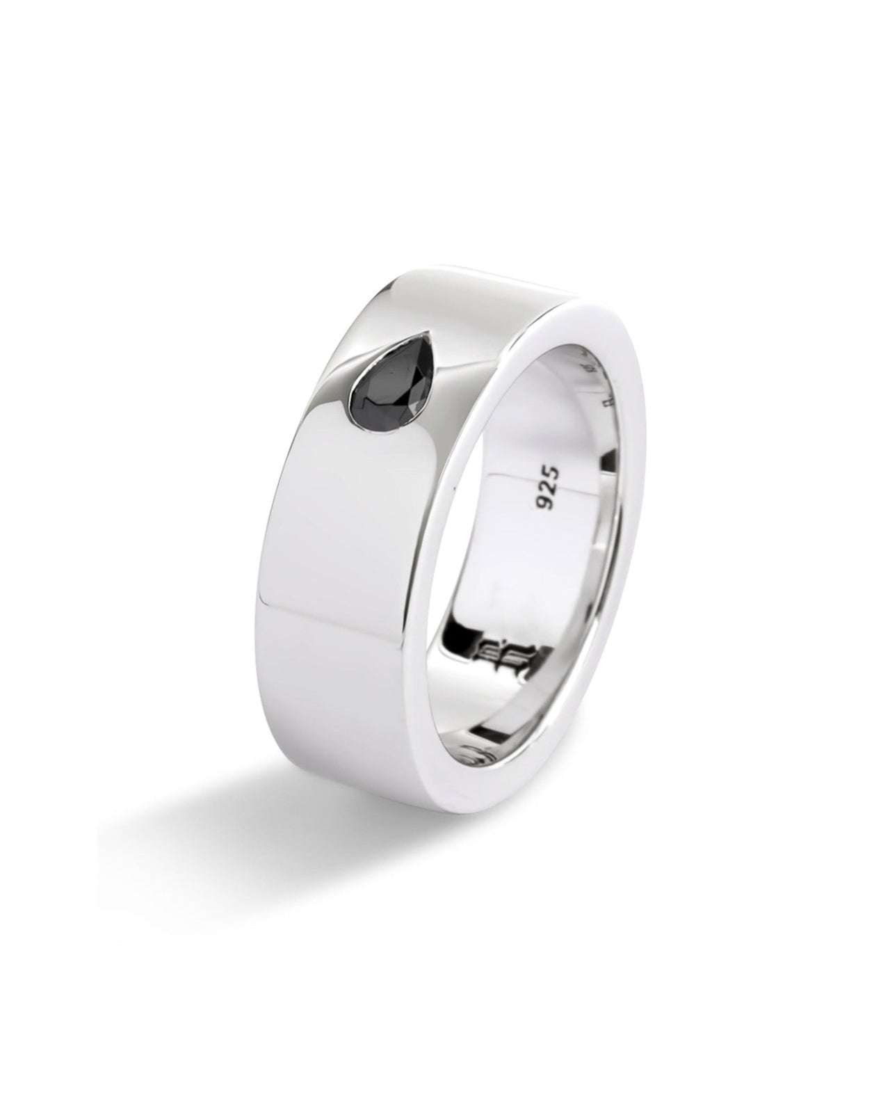 Men's band ring in sterling silver with a black stone teardrop