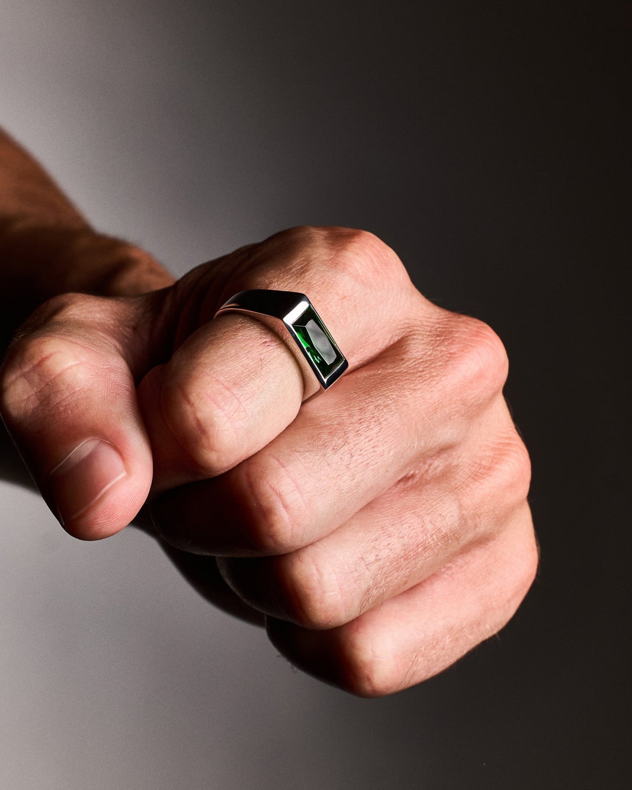 Men's Sona ring in sterling silver with an emerald stone