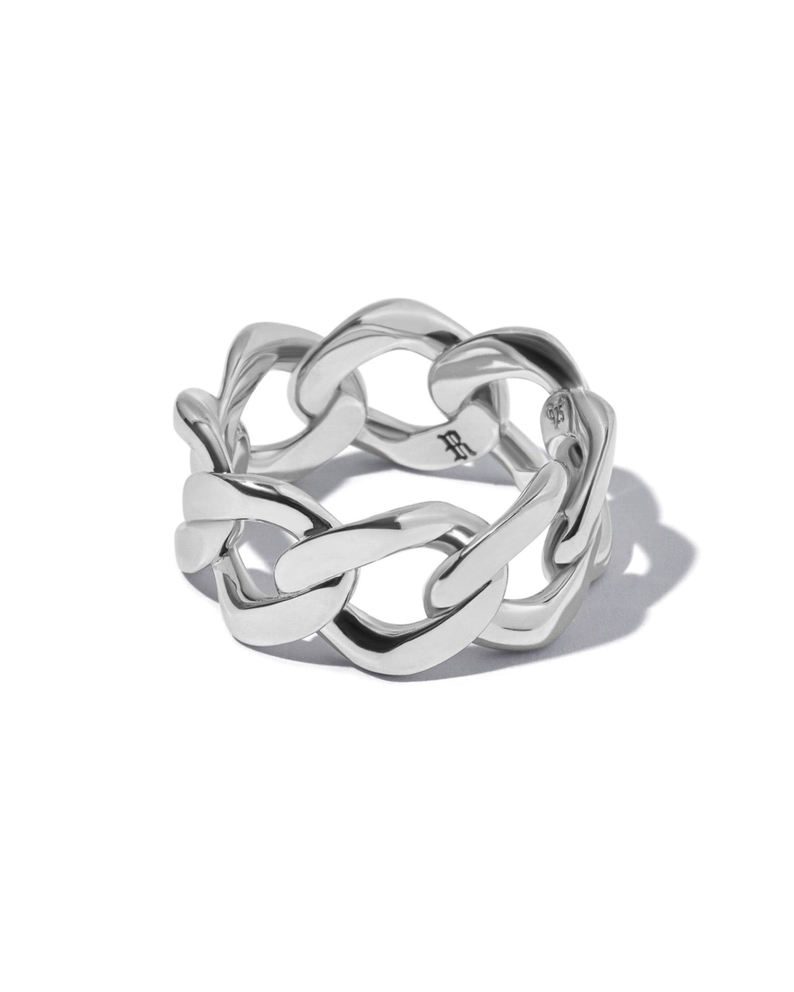 Side profile detail of the Cuban link ring's chain design